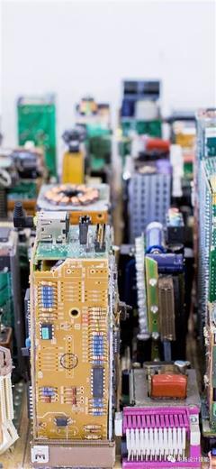 美呆了！17岁少年巧手化腐朽为神奇，废弃电子元器件筑就未来之城